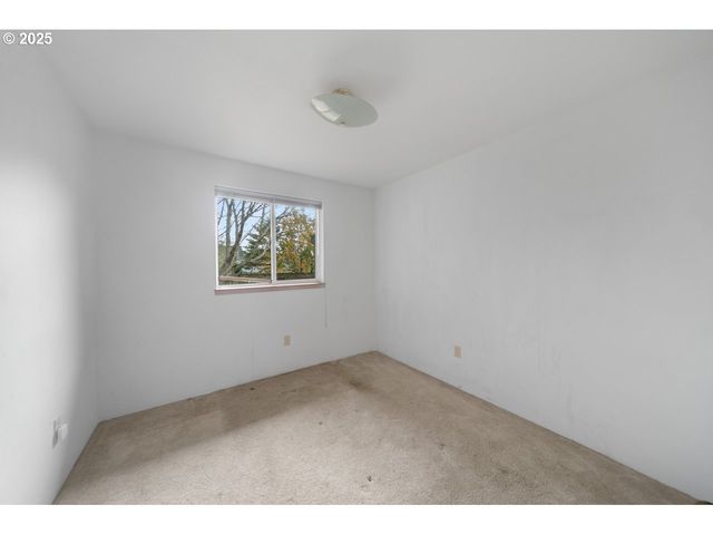 1924 GARFIELD St, North Bend, OR 97459