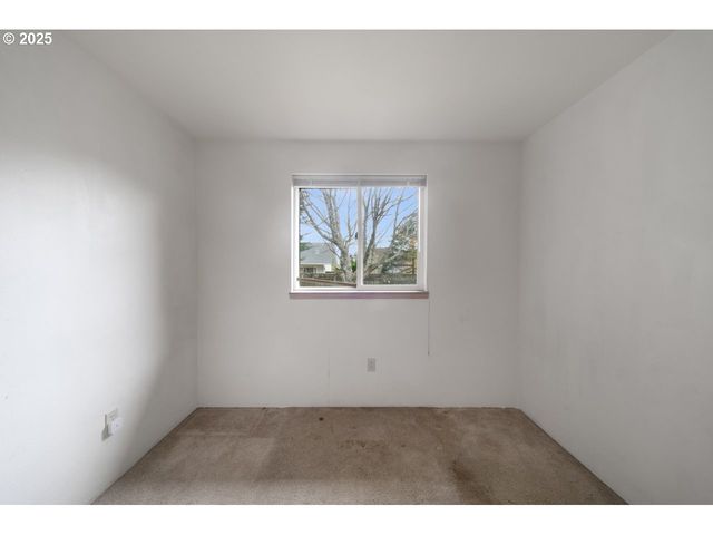 1924 GARFIELD St, North Bend, OR 97459