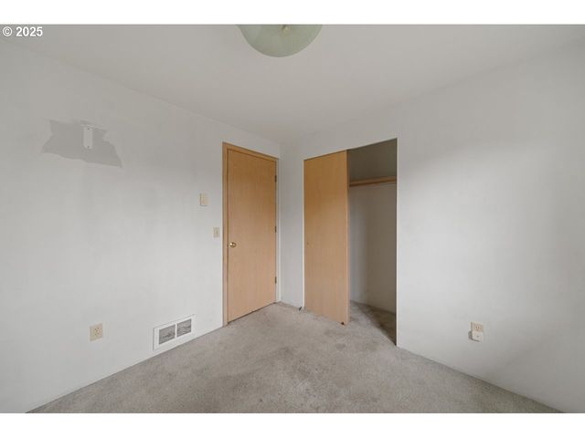 1924 GARFIELD St, North Bend, OR 97459