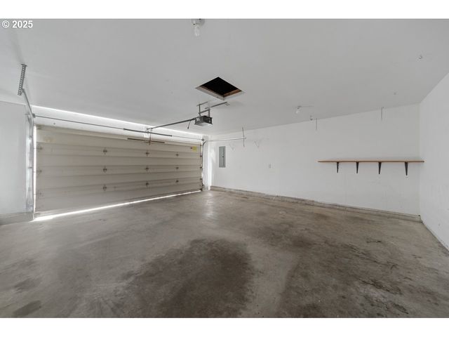 1924 GARFIELD St, North Bend, OR 97459