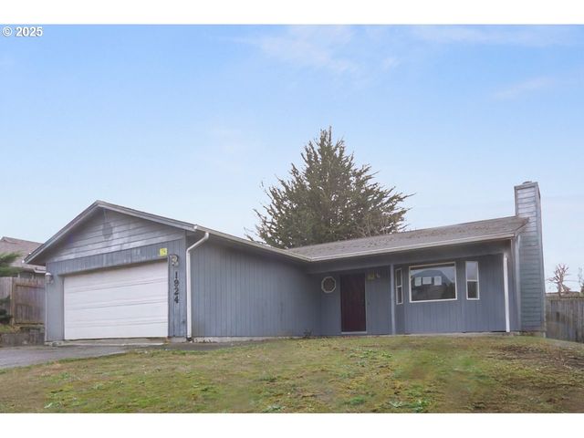 1924 GARFIELD St, North Bend, OR 97459