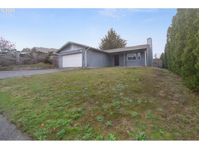 1924 GARFIELD St, North Bend, OR 97459