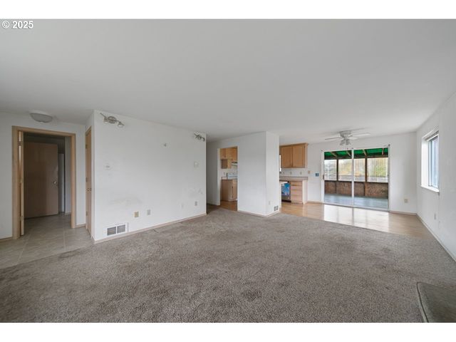 1924 GARFIELD St, North Bend, OR 97459