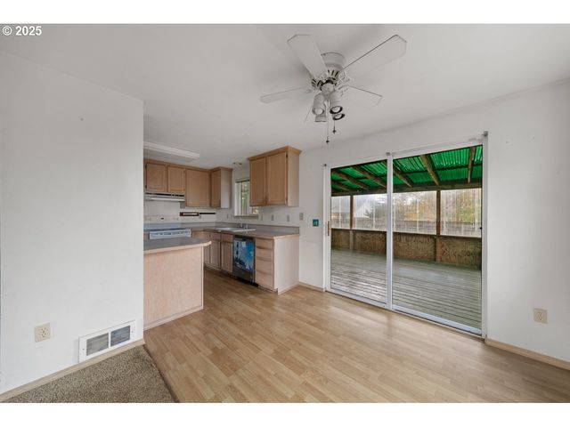 1924 GARFIELD St, North Bend, OR 97459