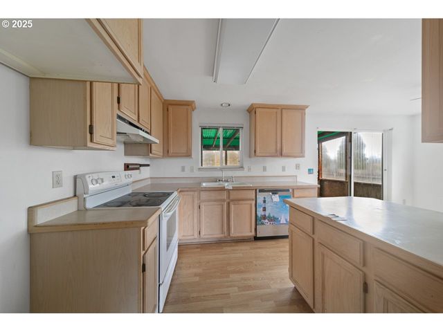 1924 GARFIELD St, North Bend, OR 97459