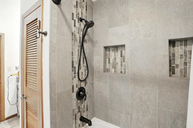 1246 River Drive, Munster, IN 46321