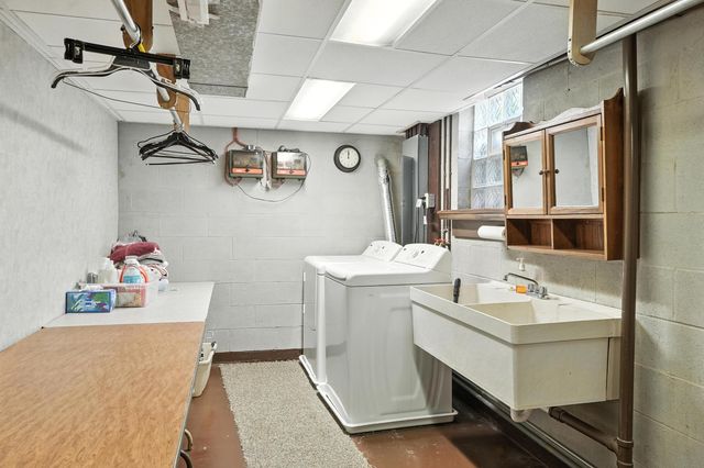 1246 River Drive, Munster, IN 46321