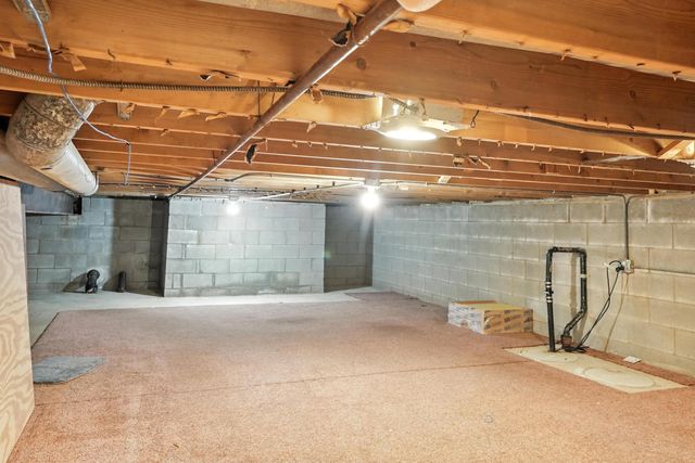 1246 River Drive, Munster, IN 46321