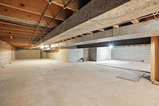 1246 River Drive, Munster, IN 46321