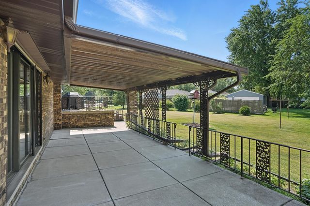 1246 River Drive, Munster, IN 46321