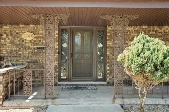 1246 River Drive, Munster, IN 46321