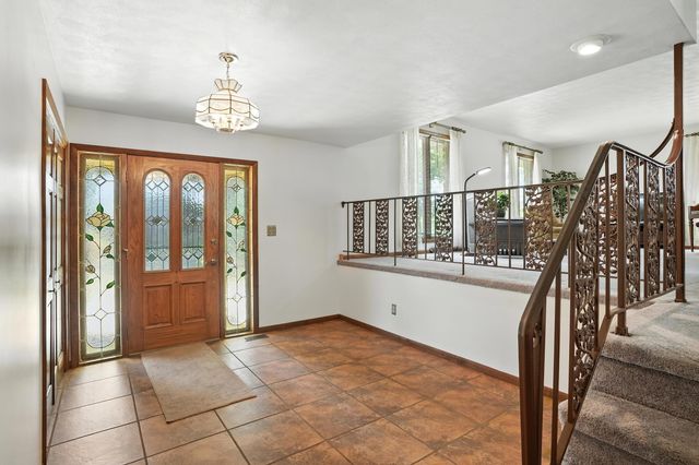 1246 River Drive, Munster, IN 46321