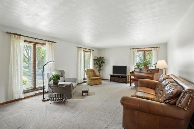 1246 River Drive, Munster, IN 46321