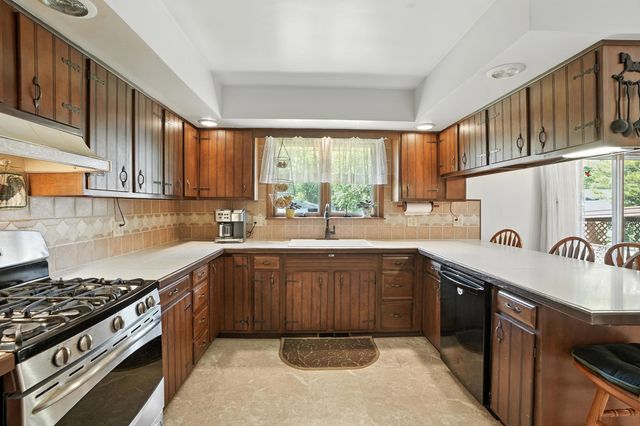 1246 River Drive, Munster, IN 46321