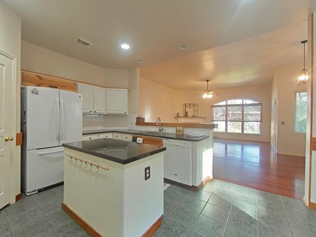 42 Tranquil Glade Place, The Woodlands, TX 77381
