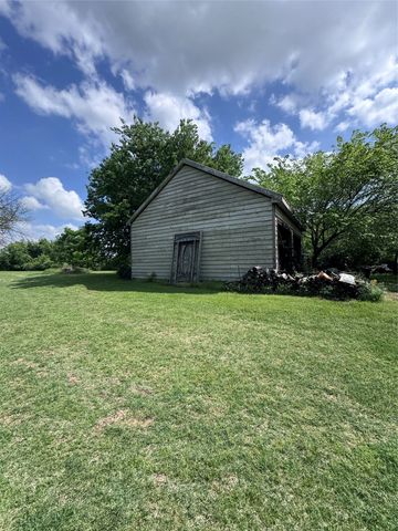 806 Old Base Road, Aurora, TX 76078