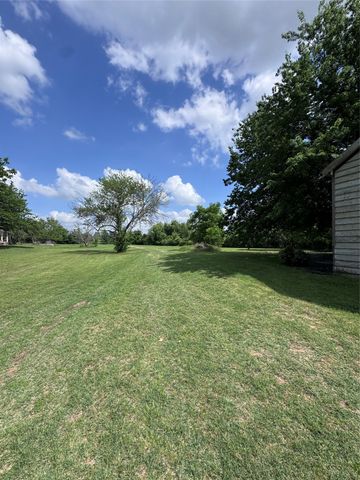 806 Old Base Road, Aurora, TX 76078