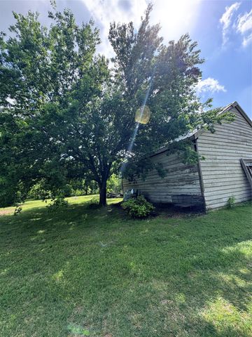 806 Old Base Road, Aurora, TX 76078