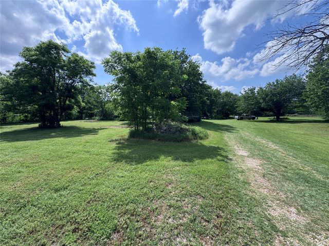 806 Old Base Road, Aurora, TX 76078