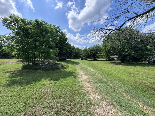 806 Old Base Road, Aurora, TX 76078
