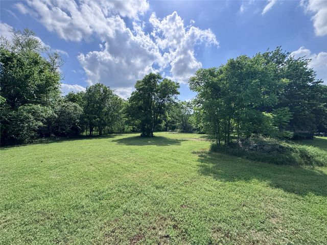 806 Old Base Road, Aurora, TX 76078