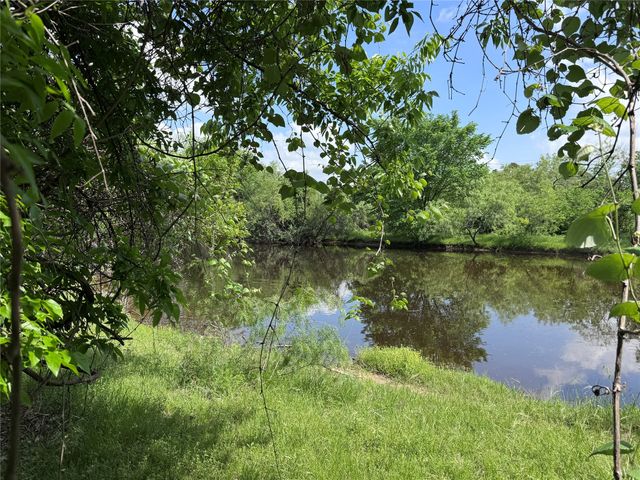 806 Old Base Road, Aurora, TX 76078