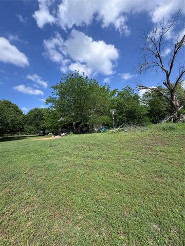806 Old Base Road, Aurora, TX 76078