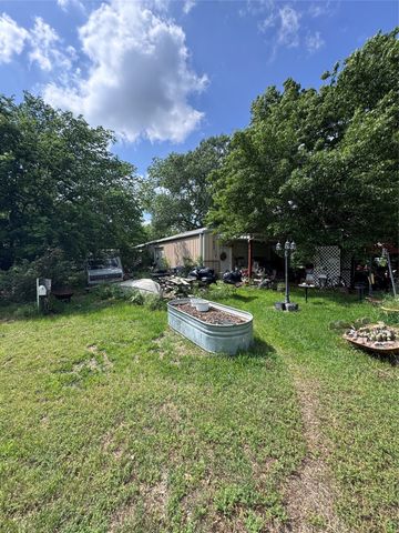 806 Old Base Road, Aurora, TX 76078