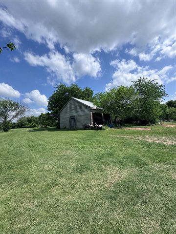 806 Old Base Road, Aurora, TX 76078