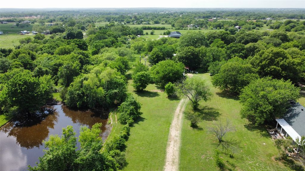 806 Old Base Road, Aurora, TX 76078