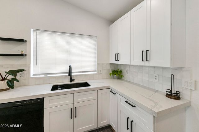 351 W AMOROSO Drive, Gilbert, AZ 85233