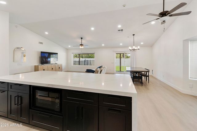 351 W AMOROSO Drive, Gilbert, AZ 85233