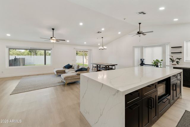 351 W AMOROSO Drive, Gilbert, AZ 85233