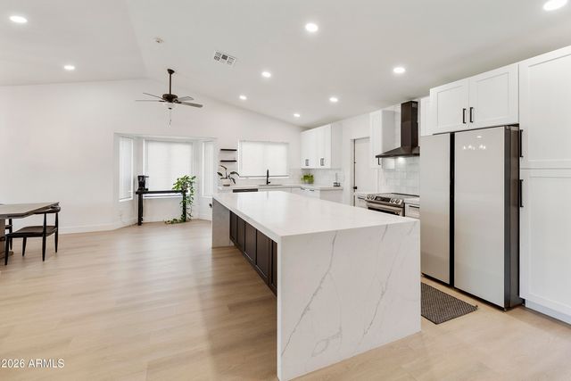 351 W AMOROSO Drive, Gilbert, AZ 85233