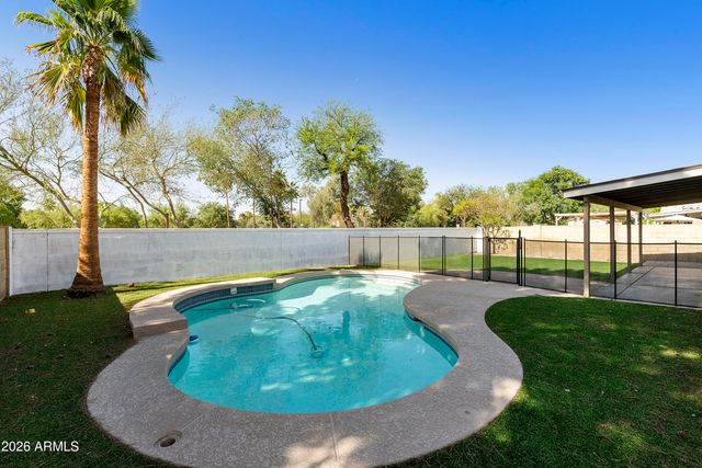 351 W AMOROSO Drive, Gilbert, AZ 85233