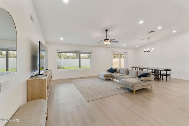 351 W AMOROSO Drive, Gilbert, AZ 85233