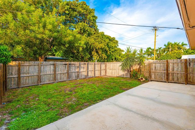 2581 NE 11TH CT, Pompano Beach, FL 33062