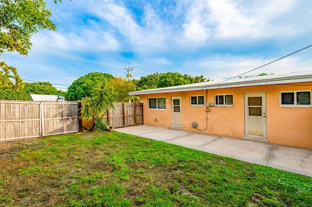 2581 NE 11TH CT, Pompano Beach, FL 33062