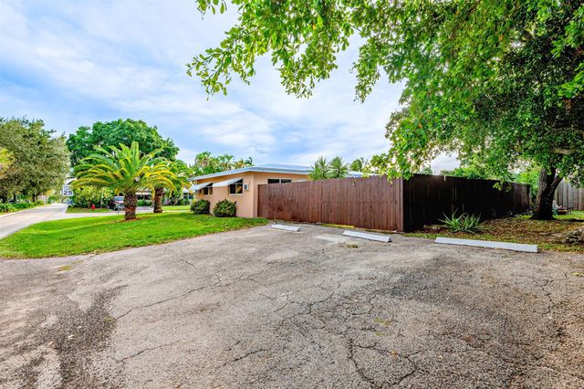 2581 NE 11TH CT, Pompano Beach, FL 33062