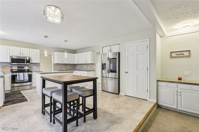 20393 Wildwood Lane, Strongsville, OH 44149