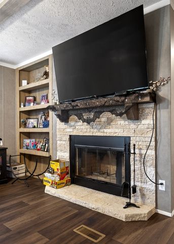 145 Two Hawks Ln, Hilham, TN 38568