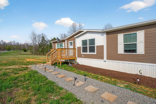 145 Two Hawks Ln, Hilham, TN 38568