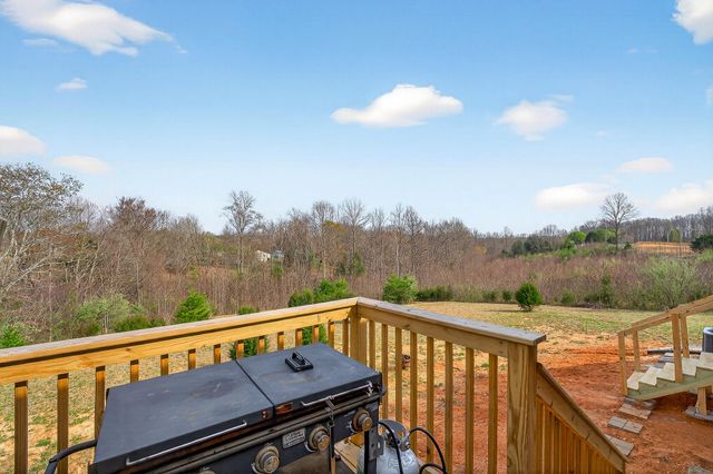 145 Two Hawks Ln, Hilham, TN 38568
