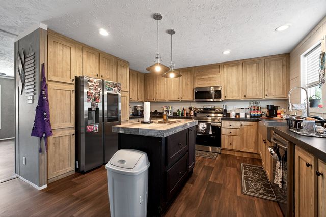 145 Two Hawks Ln, Hilham, TN 38568