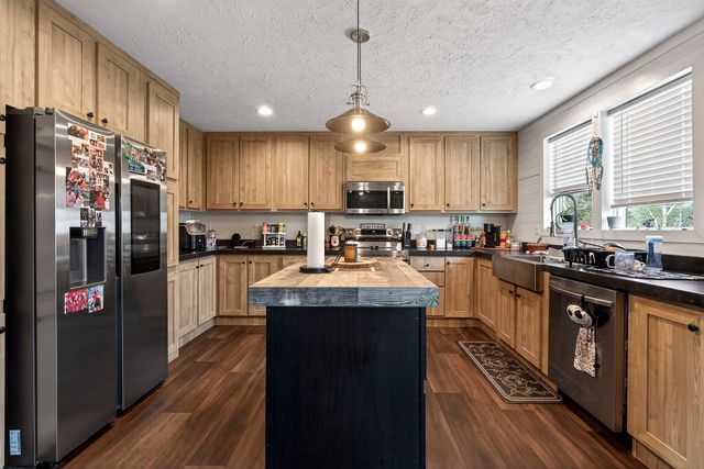 145 Two Hawks Ln, Hilham, TN 38568