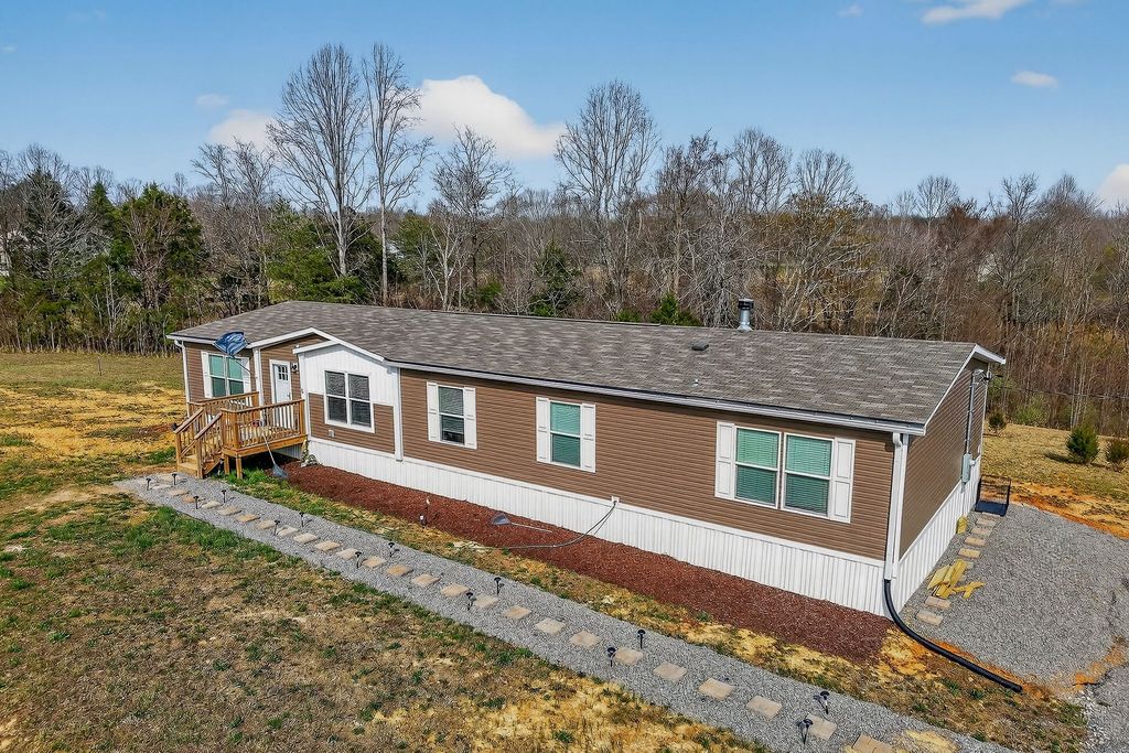 145 Two Hawks Ln, Hilham, TN 38568