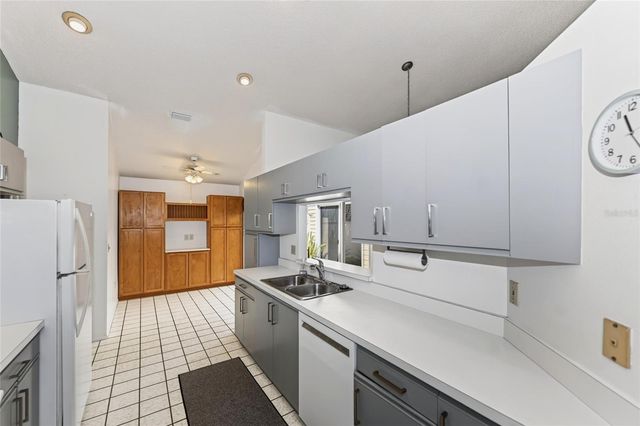 3886 40TH AVENUE W, Bradenton, FL 34205
