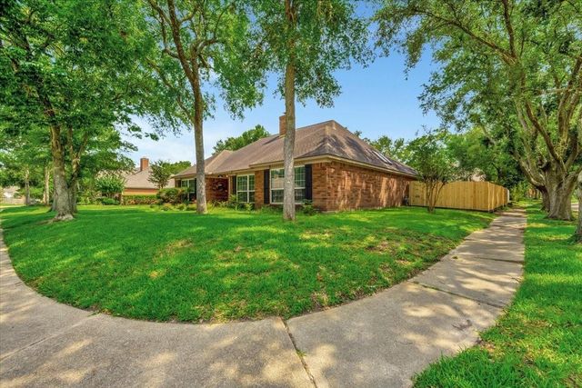 15402 Willow Shores Drive, Houston, TX 77062