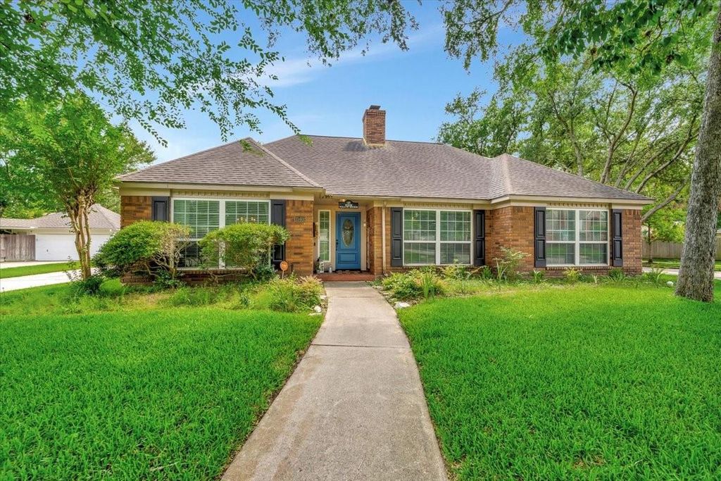 15402 Willow Shores Drive, Houston, TX 77062