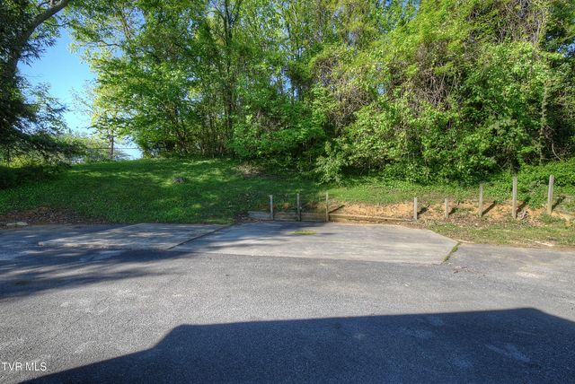 433 Division Street, Elizabethton, TN 37643